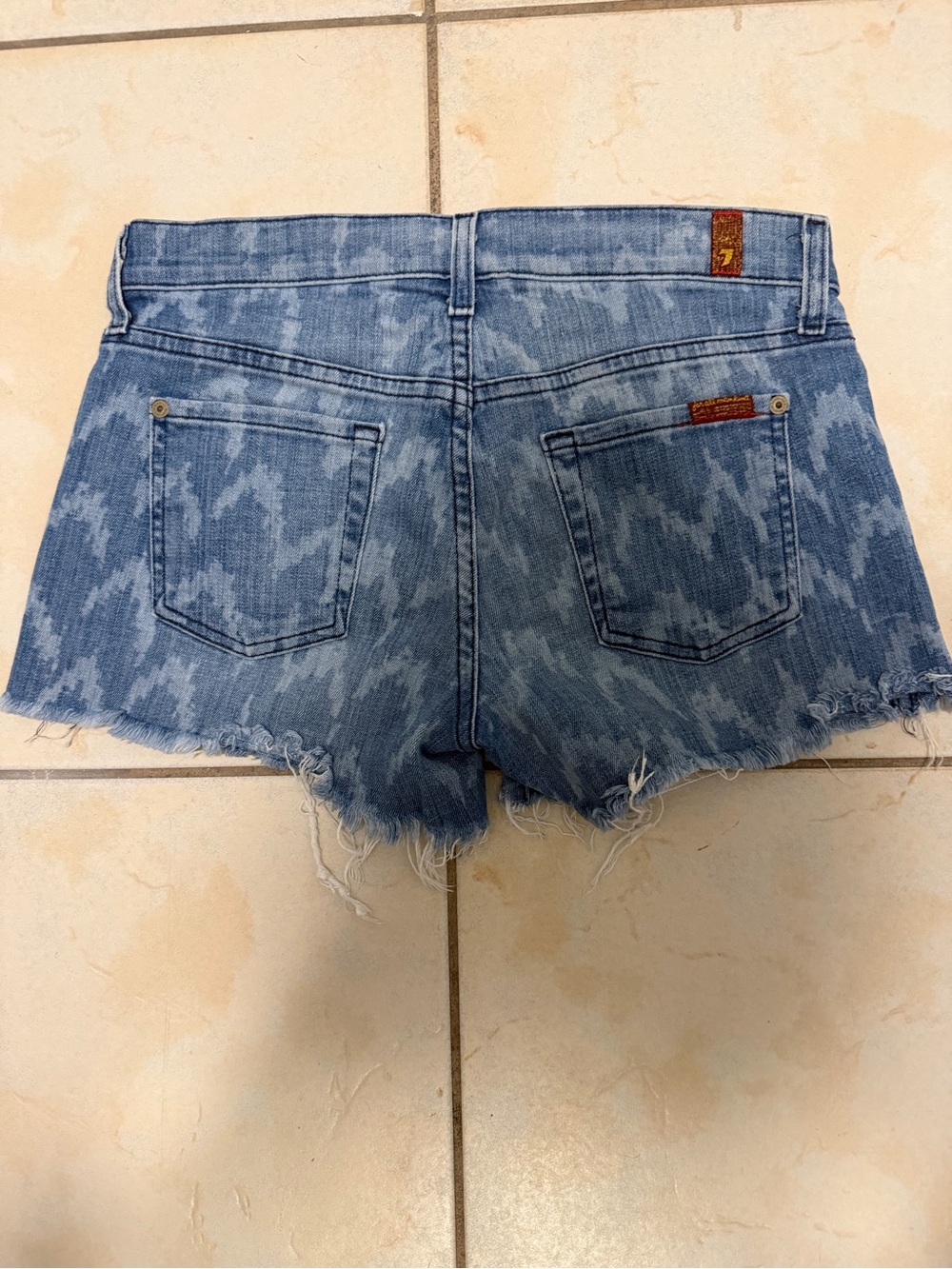 7 For All Mankind Light Blue Patterned Frayed Denim Shorts - Picture 2 of 2